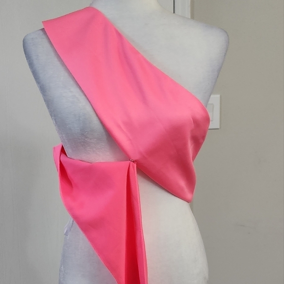 Superdown Alondra Halter Wrap top - Picture 9 of 14